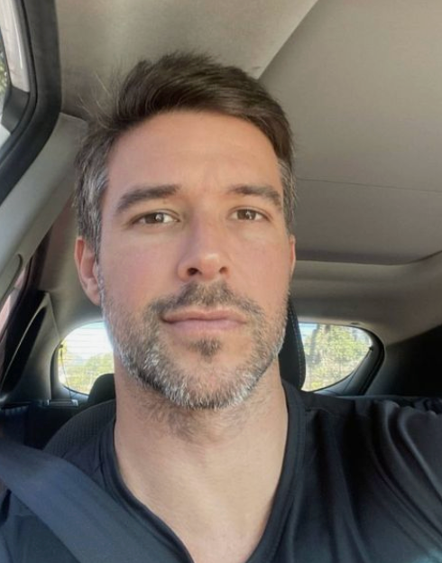 <em>Alejanrdo R.</em>